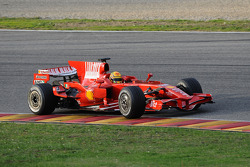 Valentino Rossi testet den Ferrari F2008