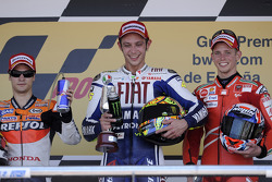 Podium: Sieger Valentino Rossi mit Dani Pedrosa und Casey Stoner