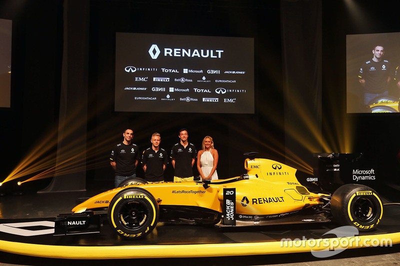 Главным событием межсезонья стало возвращение заводской команды Renault в Формулу 1