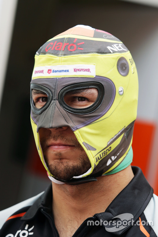 Sergio Pérez, Sahara Force India F1 con una máscara de lucha libre mexicana