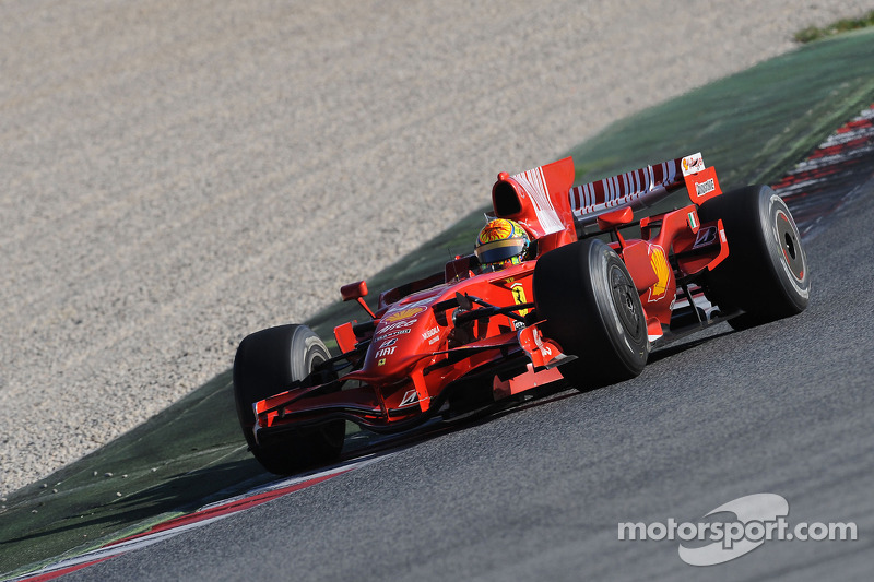 Barcelona 2010: Valentino Rossi met de Ferrari F2008