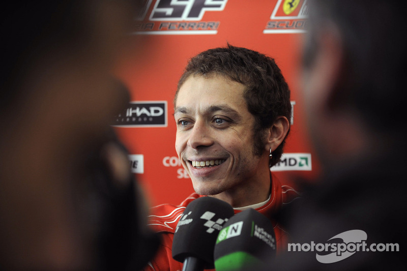 Valentino Rossi lors des tests de la Ferrari F2008 à Barcelone, en 2010