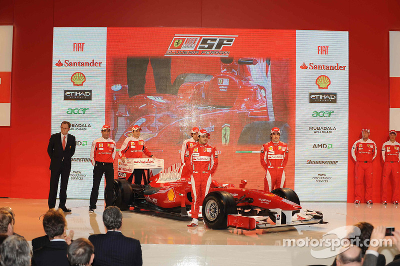 Felipe Massa, Fernando Alonso, Marc Gene, Giancarlo Fisichella ve Luca Badoer unveil Ferrari F10