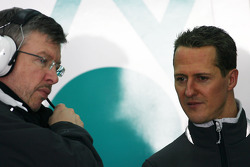 Ross Brawn, director de equipo, Mercedes GP y Michael Schumacher, Mercedes GP