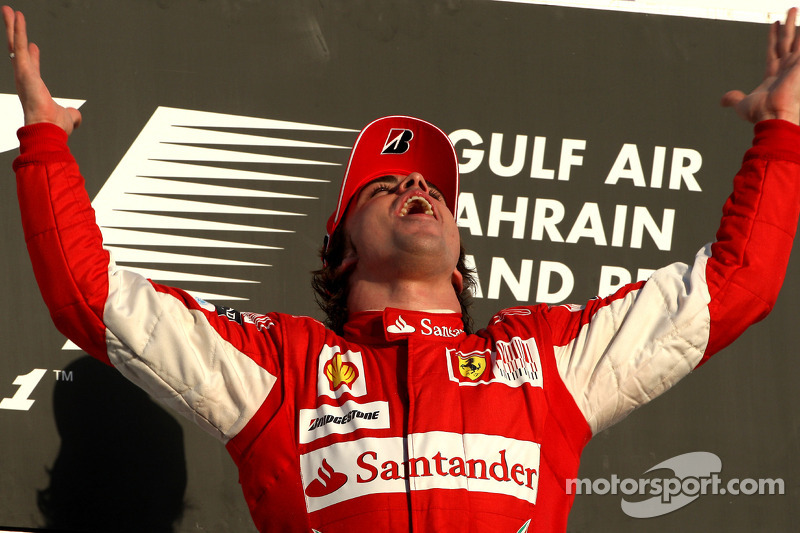 Podio: ganador de la carrera Fernando Alonso, Scuderia Ferrari celebra