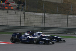 Rubens Barrichello, Williams F1 Team y Nico Rosberg, Mercedes GP
