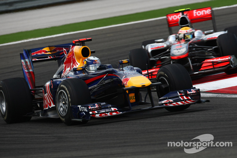 Sebastian Vettel, Red Bull Racing ve Lewis Hamilton, McLaren Mercedes