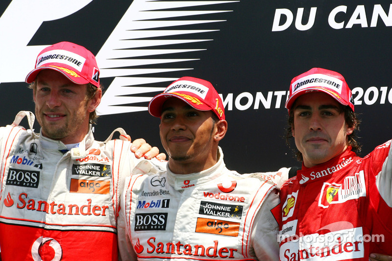 Podium: vainqueur Lewis Hamilton, McLaren Mercedes, 2e  Jenson Button, McLaren Mercedes et 3e Fernan