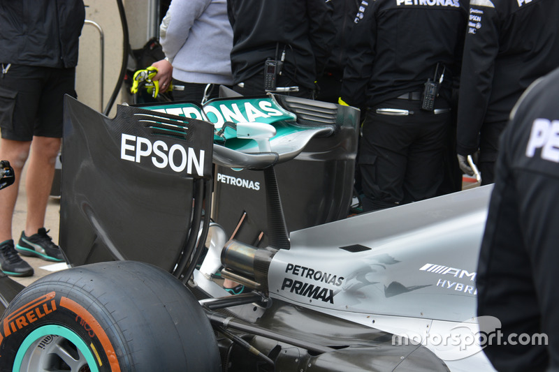 Mercedes F1 W07, Heckflügel