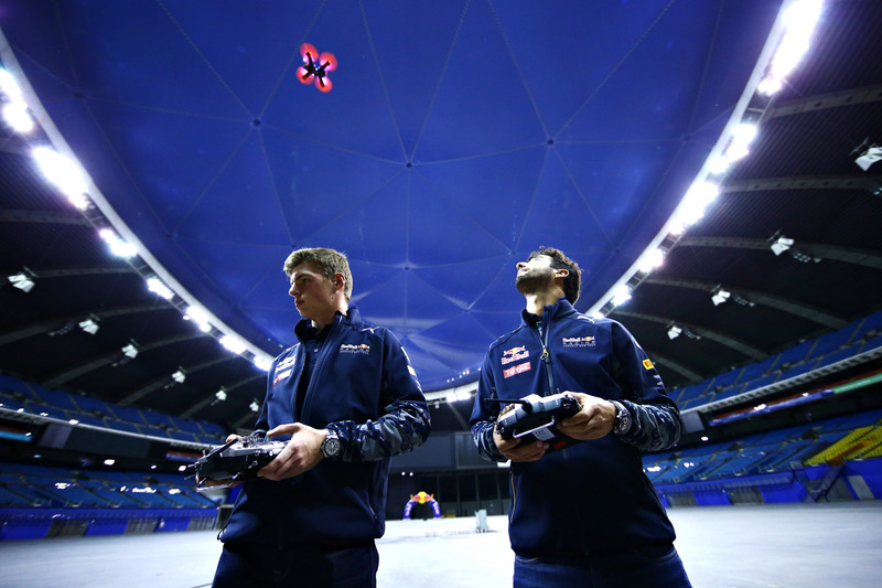 Daniel Ricciardo, Red Bull Racing y Max Verstappen, Red Bull Racing carrera de drones