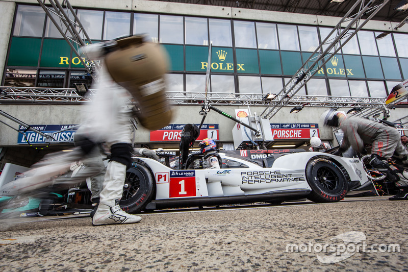 Simulation d'arrêt au stand : #1 Porsche Team Porsche 919 Hybrid: Timo Bernhard, Mark Webber, Brendon Hartley
