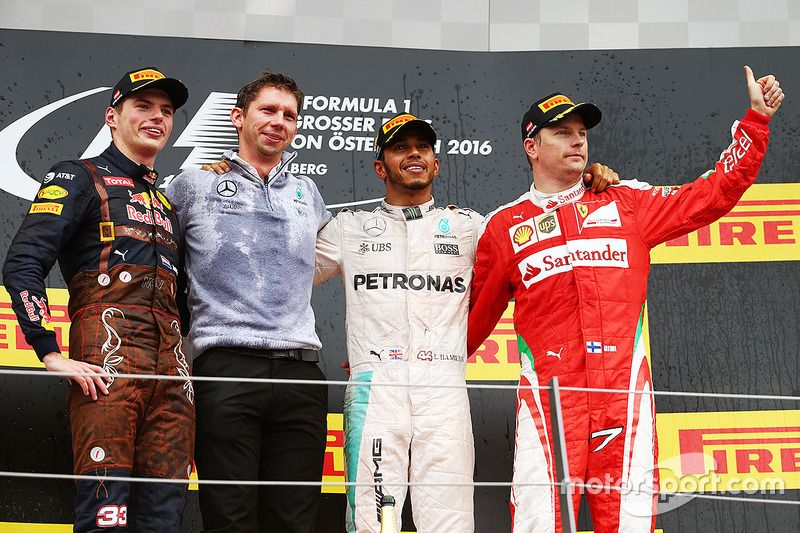 Podio: ganador de la carrera Lewis Hamilton, Mercedes AMG F1 segundo lugar Max Verstappen, Red Bull Racing, tercer lugar Kimi Räikkönen, Ferrari